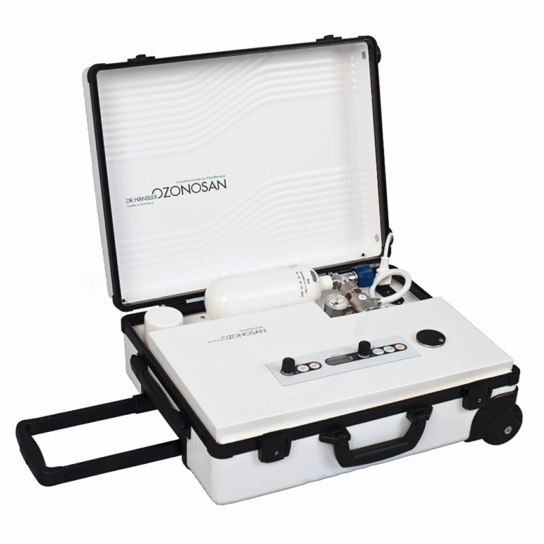 Mobiler medizinischer Ozongenerator OZONOSAN boardcase im geöffneten Transportkoffer – ideal für flexible Ozontherapie bei Hausbesuchen und im Notfalleinsatz.